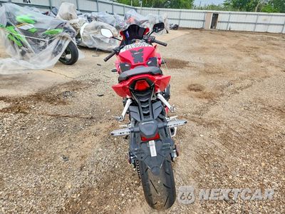 Czwarte zdjęcie samochodu z boku: 2026 HONDA CBR650 R VIN:MLHRH1556T5200394 - miniatura