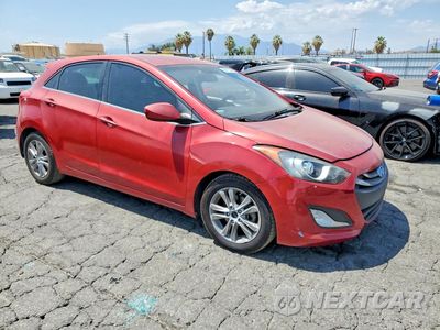 Czwarte zdjęcie samochodu z boku: 2014 HYUNDAI ELANTRA GT BASE VIN:KMHD35LH9EU191372 - miniatura