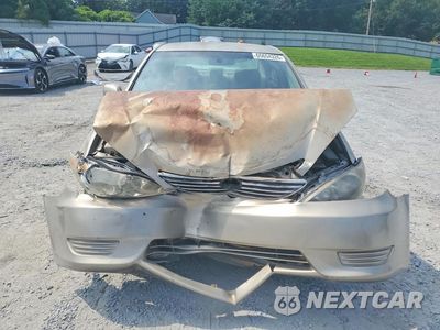Piąte zdjęcie samochodu w środku: 2005 TOYOTA CAMRY STANDARD VIN:4T1BE32K45U034917 - miniatura