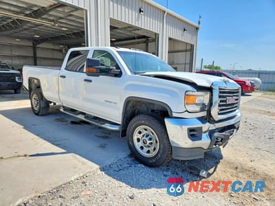 Czwarte zdjęcie samochodu z boku: 2015 GMC SIERRA K3500 VIN:1GT421C88FF642183 - miniatura