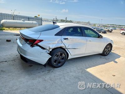 Trzecie zdjęcie samochodu z tyłu: 2022 HYUNDAI ELANTRA SEL VIN:5NPLM4AG5NH064307 - miniatura