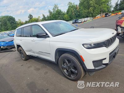 Czwarte zdjęcie samochodu z boku: 2024 JEEP GRAND CHEROKEE L LAREDO VIN:1C4RJKAG1R8508942 - miniatura