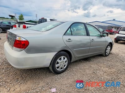 Trzecie zdjęcie samochodu z tyłu: 2005 TOYOTA CAMRY LE VIN:4T1BE32K65U525845 - miniatura