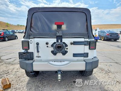 Zdjęcie 6 z 13 samochodu: 2012 JEEP WRANGLER UNLIMITED SAHARA VIN:1C4HJWEG2CL214774 - miniatura