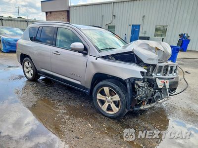 Czwarte zdjęcie samochodu z boku: 2016 JEEP COMPASS LATITUDE VIN:1C4NJCEA8GD633063 - miniatura