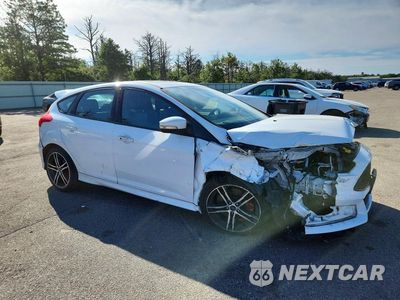 Czwarte zdjęcie samochodu z boku: 2018 FORD FOCUS ST VIN:1FADP3L9XJL290973 - miniatura