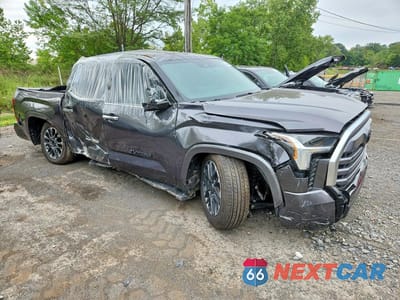 Czwarte zdjęcie samochodu z boku: 2025 TOYOTA TUNDRA CREWMAX LIMITED VIN:5TFJA5DBXSX314842 - miniatura