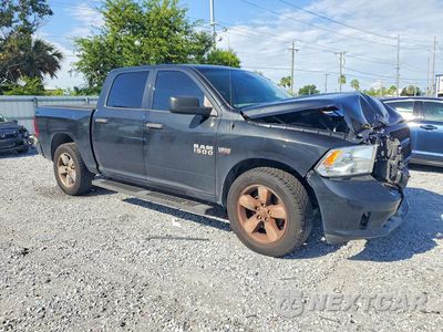 Czwarte zdjęcie samochodu z boku: 2018 RAM 1500 ST VIN:1C6RR6KTXJS314839 - miniatura