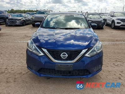 Piąte zdjęcie samochodu w środku: 2017 NISSAN SENTRA S VIN:3N1AB7AP9HY393763 - miniatura