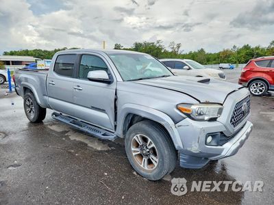 Czwarte zdjęcie samochodu z boku: 2018 TOYOTA TACOMA TRD SPORT VIN:5TFBZ5DN4JX004370 - miniatura