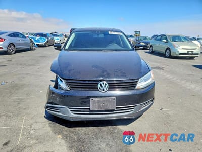 Piąte zdjęcie samochodu w środku: 2011 VOLKSWAGEN JETTA SE VIN:3VWDZ7AJ2BM357913 - miniatura