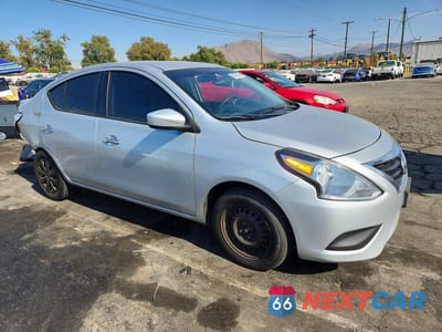 Czwarte zdjęcie samochodu z boku: 2015 NISSAN VERSA 1.6 SV VIN:3N1CN7AP8FL835524 - miniatura