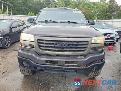 Piąte zdjęcie samochodu w środku: 2004 GMC SIERRA K2500 HEAVY DUTY VIN:1GTHK23U24F172900 - miniatura