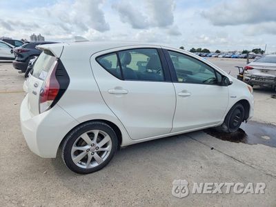 Trzecie zdjęcie samochodu z tyłu: 2015 TOYOTA PRIUS C FOUR VIN:JTDKDTB33F1089863 - miniatura