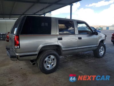 Trzecie zdjęcie samochodu z tyłu: 1999 CHEVROLET TAHOE K1500 VIN:1GNEK13R3XR144994 - miniatura