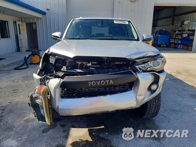Piąte zdjęcie samochodu w środku: 2018 TOYOTA 4RUNNER SR5 PREMIUM VIN:JTEBU5JR7J5576708 - miniatura