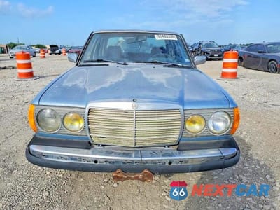 Piąte zdjęcie samochodu w środku: 1985 MERCEDES-BENZ 300 DT VIN:WDBAB33C8FA272934 - miniatura