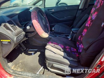 Zdjęcie 7 z 12 samochodu: 2015 KIA FORTE LX VIN:KNAFX4A67F5426390 - miniatura