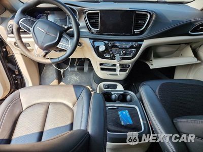 Zdjęcie 8 z 13 samochodu: 2024 CHRYSLER PACIFICA HYBRID SELECT VIN:2C4RC1S72RR169499 - miniatura