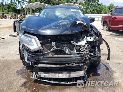 Piąte zdjęcie samochodu w środku: 2018 NISSAN ROGUE SV VIN:KNMAT2MT8JP567349 - miniatura