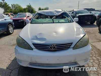Piąte zdjęcie samochodu w środku: 2005 TOYOTA CAMRY LE VIN:4T1BE32K55U561462 - miniatura