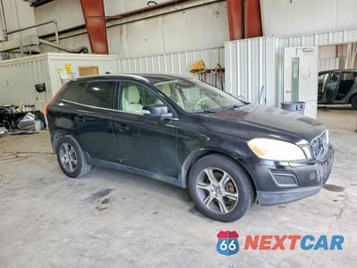 Czwarte zdjęcie samochodu z boku: 2011 VOLVO XC60 T6 VIN:YV4902DZXB2159964 - miniatura