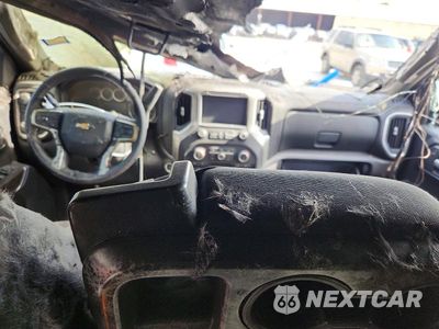 Zdjęcie 8 z 12 samochodu: 2021 CHEVROLET SILVERADO K1500 LT VIN:3GCUYDED5MG285258 - miniatura