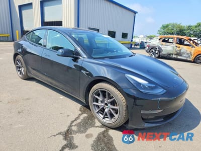 Czwarte zdjęcie samochodu z boku: 2023 TESLA MODEL 3 VIN:5YJ3E1EA9PF453129 - miniatura