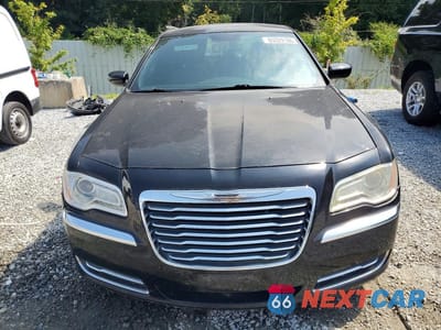 Piąte zdjęcie samochodu w środku: 2014 CHRYSLER 300 VIN:2C3CCAAG2EH200035 - miniatura
