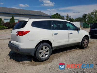 Trzecie zdjęcie samochodu z tyłu: 2012 CHEVROLET TRAVERSE LT VIN:1GNKRGEDXCJ201820 - miniatura