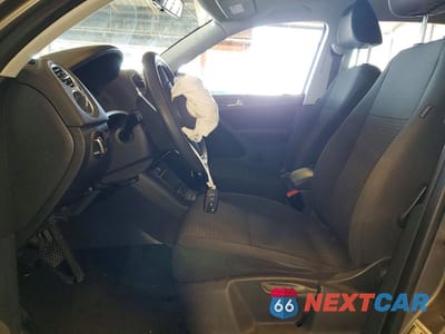 Zdjęcie 7 z 13 samochodu: 2011 VOLKSWAGEN TIGUAN S VIN:WVGAV7AX0BW529728 - miniatura