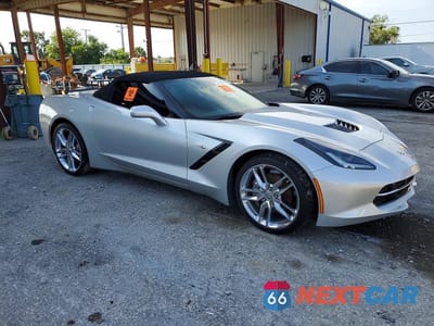 Czwarte zdjęcie samochodu z boku: 2018 CHEVROLET CORVETTE STINGRAY 3LT VIN:1G1YF3D7XJ5105006 - miniatura