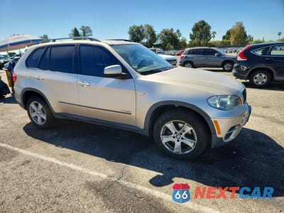 Czwarte zdjęcie samochodu z boku: 2013 BMW X5 XDRIVE35I VIN:5UXZV4C59D0G50721 - miniatura