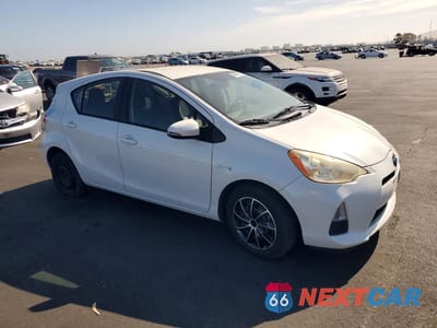 Czwarte zdjęcie samochodu z boku: 2013 TOYOTA PRIUS C TWO VIN:JTDKDTB35D1550879 - miniatura