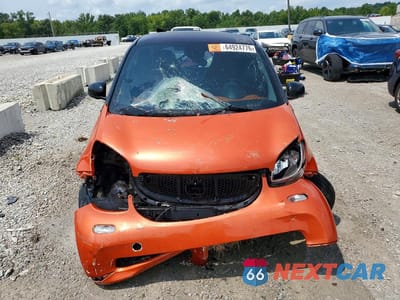 Piąte zdjęcie samochodu w środku: 2016 SMART EQ FORTWO VIN:WMEFJ5DA5GK055745 - miniatura