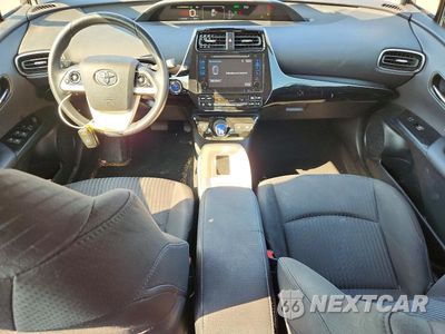 Zdjęcie 8 z 12 samochodu: 2017 TOYOTA PRIUS THREE VIN:JTDKARFU3H3034822 - miniatura