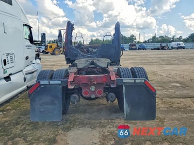 Zdjęcie 6 z 11 samochodu: 2006 FREIGHTLINER M2 106 MED - TRUCK CAB AND CHASSIS VIN:1FUBCYDA86HV01450 - miniatura
