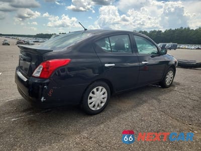 Trzecie zdjęcie samochodu z tyłu: 2019 NISSAN VERSA S VIN:3N1CN7AP1KL828957 - miniatura