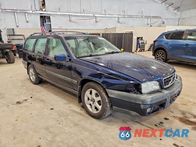 Czwarte zdjęcie samochodu z boku: 1998 VOLVO V70 XC VIN:YV1LZ5646W2494754 - miniatura