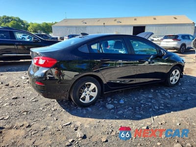Trzecie zdjęcie samochodu z tyłu: 2018 CHEVROLET CRUZE LS VIN:1G1BC5SM9J7247211 - miniatura