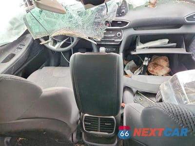 Zdjęcie 8 z 13 samochodu: 2019 HYUNDAI SANTA FE SEL 2.4L VIN:5NMS3CAD2KH130044 - miniatura