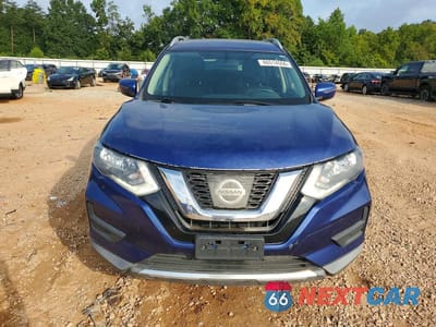 Piąte zdjęcie samochodu w środku: 2017 NISSAN ROGUE S VIN:KNMAT2MVXHP584682 - miniatura