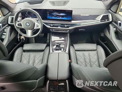 Zdjęcie 8 z 14 samochodu: 2025 BMW X7 XDRIVE40I VIN:5UX23EM00S9X27367 - miniatura