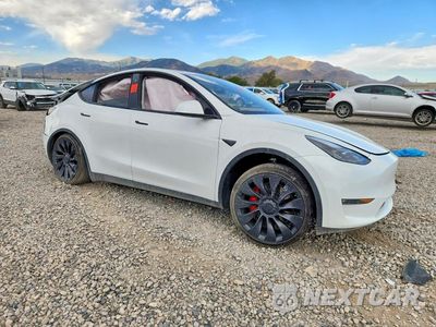 Czwarte zdjęcie samochodu z boku: 2023 TESLA MODEL Y VIN:7SAYGDEF1PF712860 - miniatura