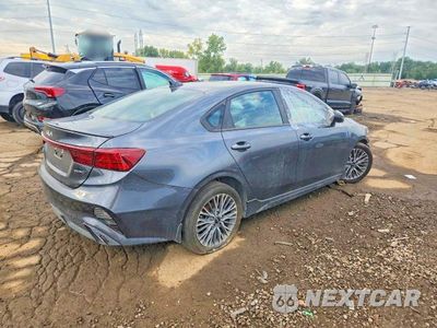Trzecie zdjęcie samochodu z tyłu: 2023 KIA FORTE GT LINE VIN:3KPF54AD8PE642830 - miniatura