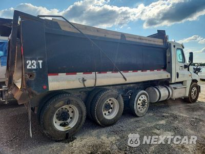 Trzecie zdjęcie samochodu z tyłu: 2013 FREIGHTLINER CASCADIA DUMP TRUCK VIN:1FUJGEDV1DSBU6075 - miniatura