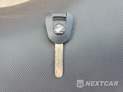 Zdjęcie 8 z 10 samochodu: 2025 HONDA NC750 XD VIN:JH2RH2312SK000063 - miniatura