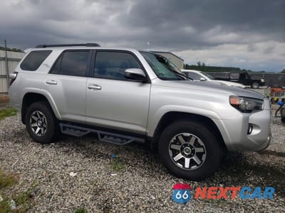 Czwarte zdjęcie samochodu z boku: 2020 TOYOTA 4RUNNER TRD OFF-ROAD VIN:JTEBU5JR5L5772729 - miniatura