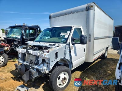 2022 FORD ECONOLINE - BOX TRUCK 1FDWE3FN0NDC03532 - główne zdjęcie licytacji z USA - miniatura