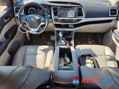 Zdjęcie 8 z 13 samochodu: 2016 TOYOTA HIGHLANDER XLE VIN:5TDJKRFH7GS504035 - miniatura